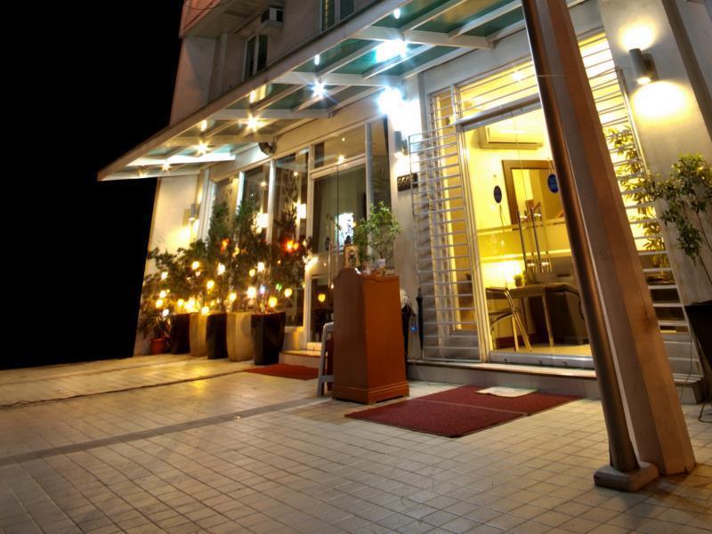 Avitel Hotel Макати Экстерьер фото