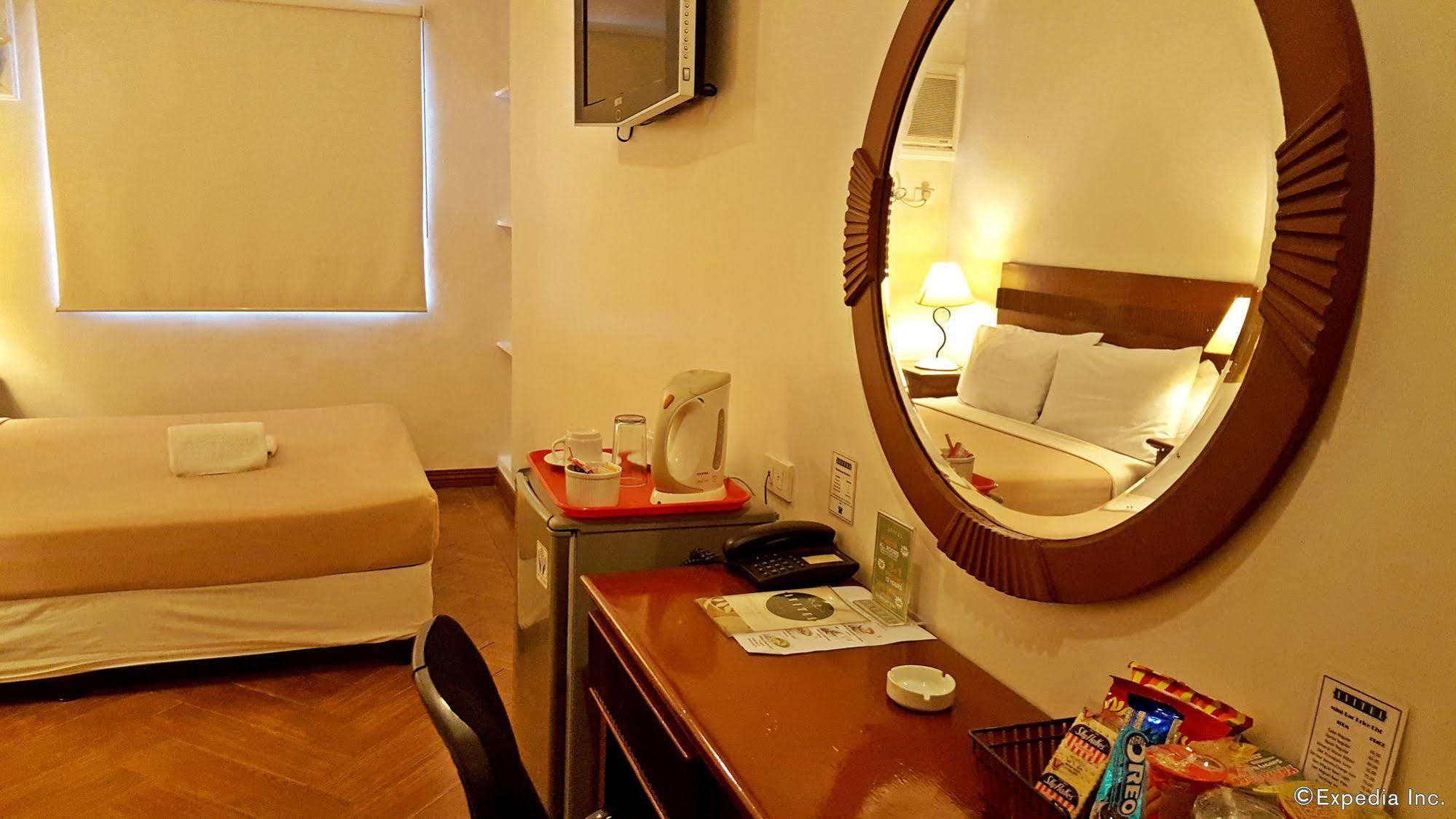 Avitel Hotel Макати Экстерьер фото
