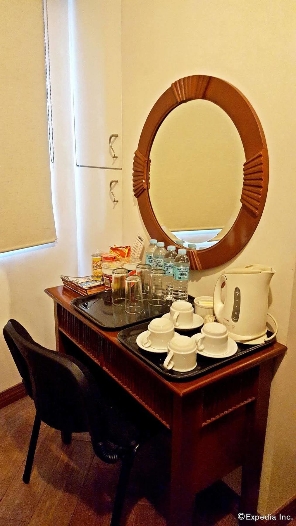 Avitel Hotel Макати Экстерьер фото