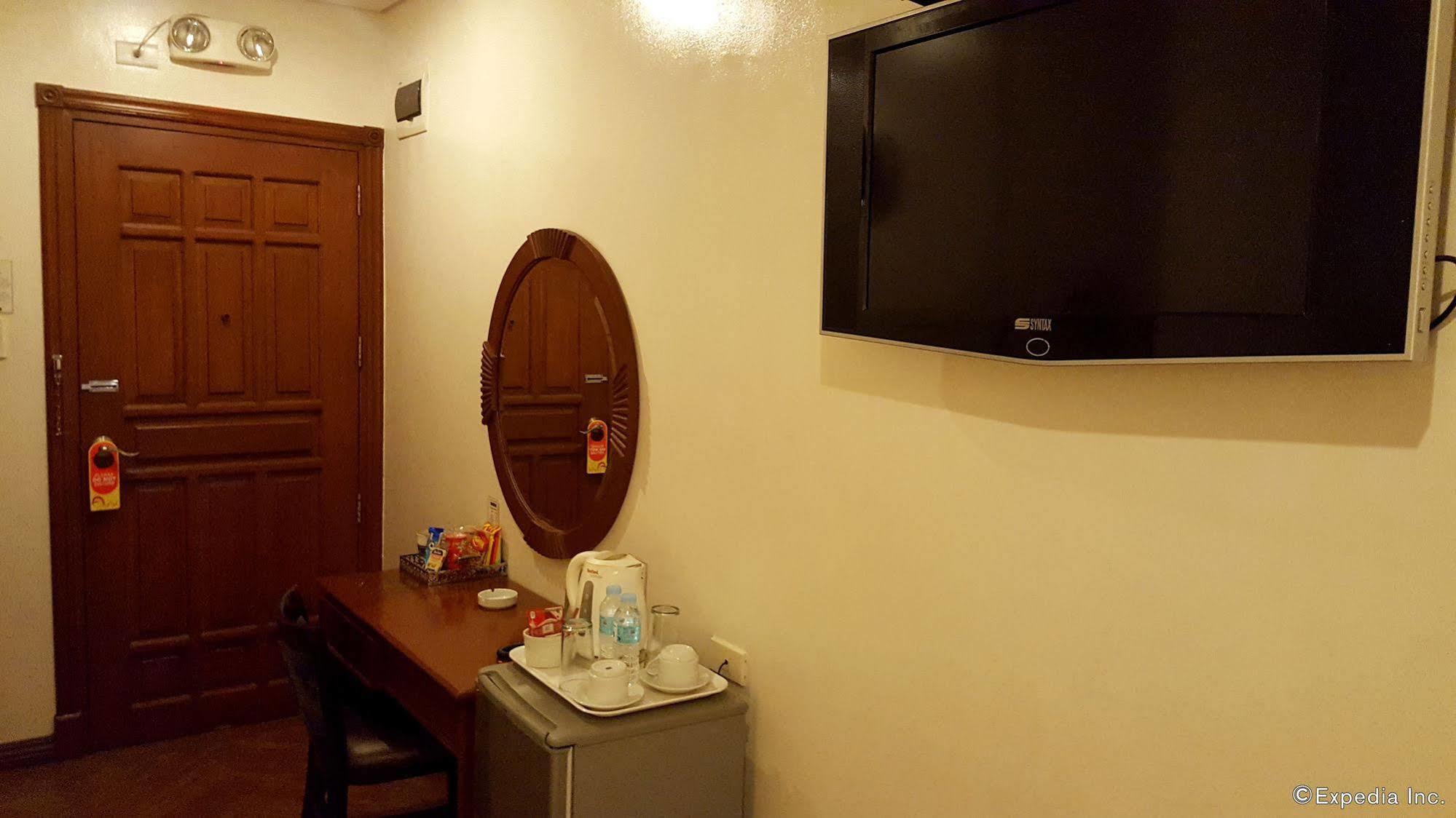 Avitel Hotel Макати Экстерьер фото
