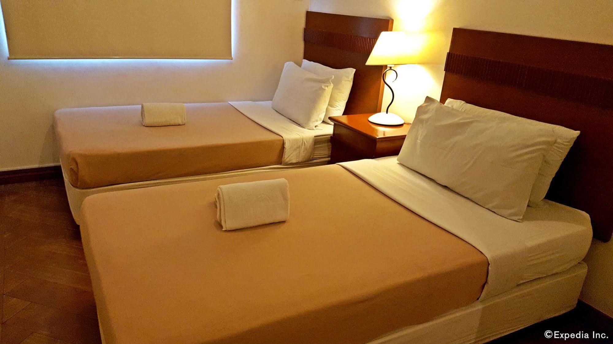 Avitel Hotel Макати Экстерьер фото