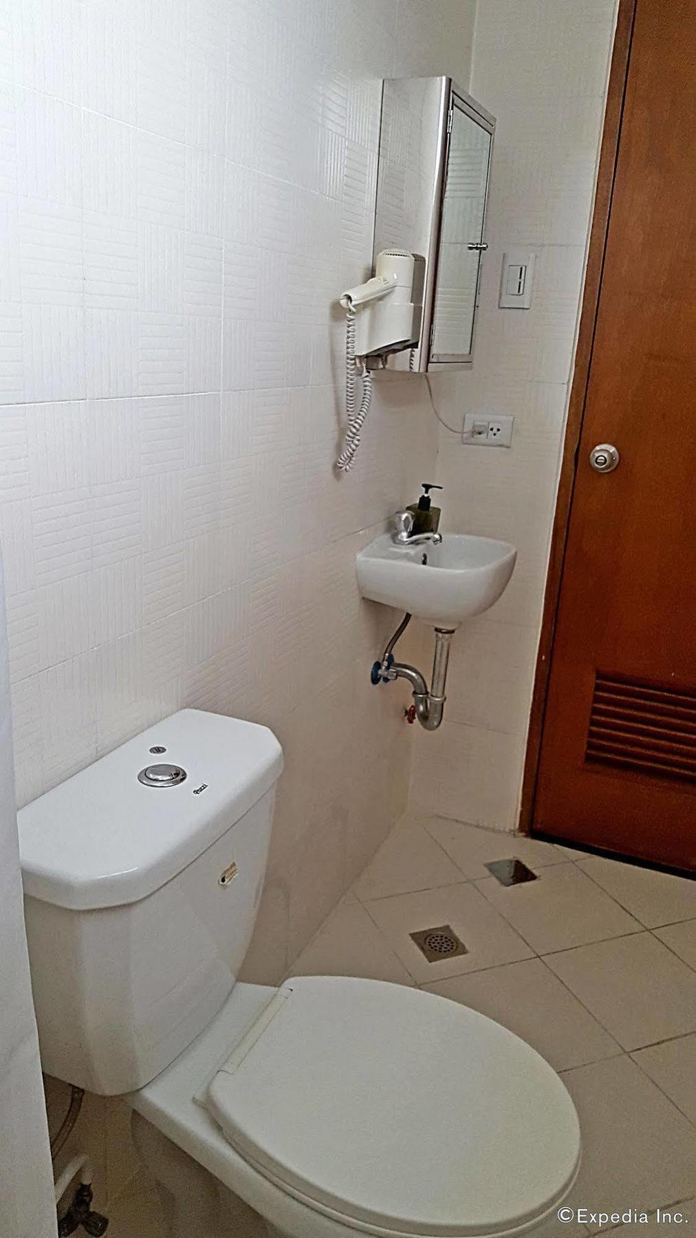 Avitel Hotel Макати Экстерьер фото