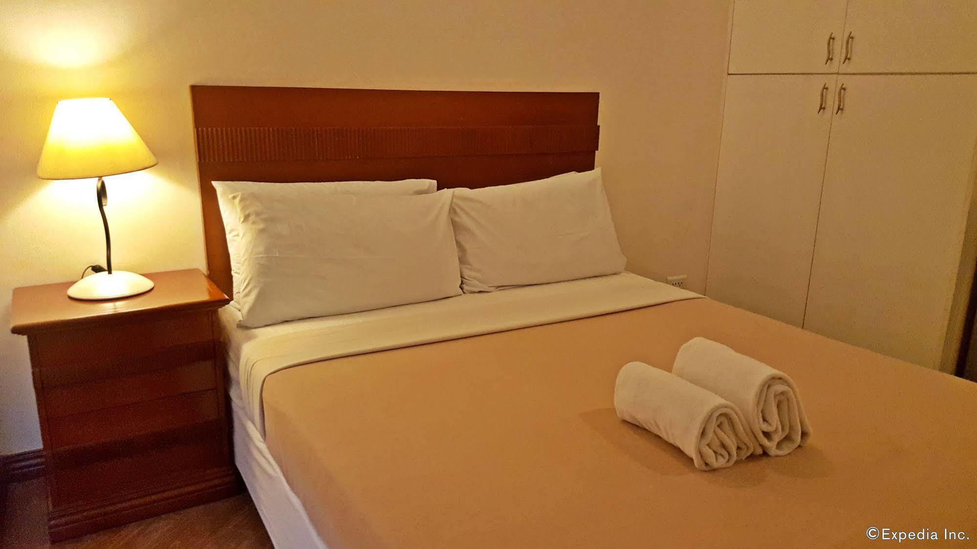 Avitel Hotel Макати Экстерьер фото