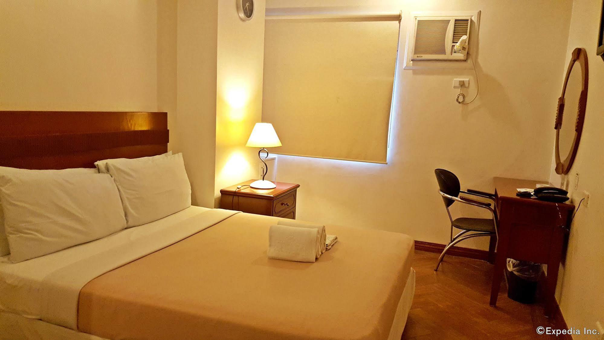 Avitel Hotel Макати Экстерьер фото