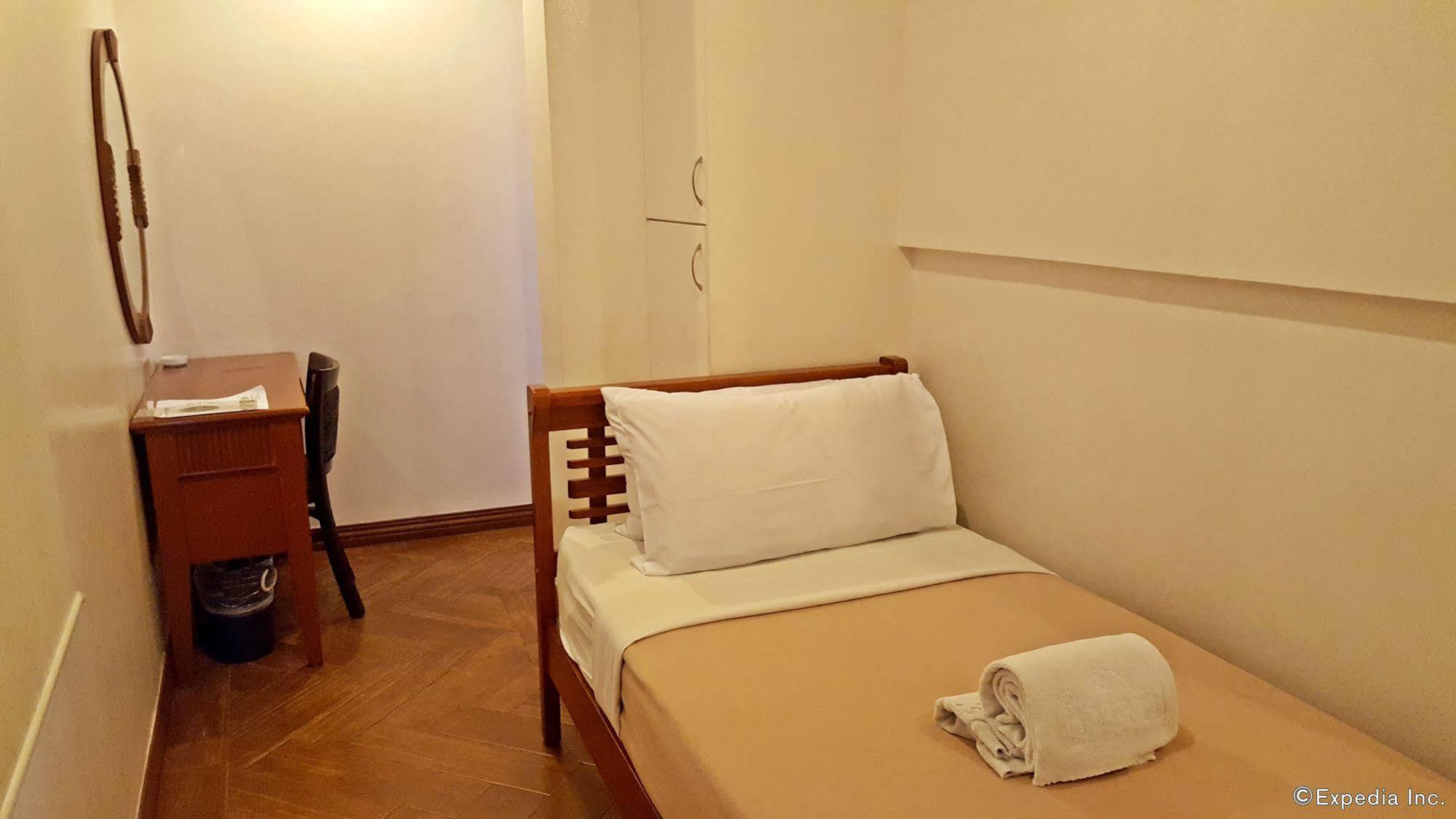 Avitel Hotel Макати Экстерьер фото